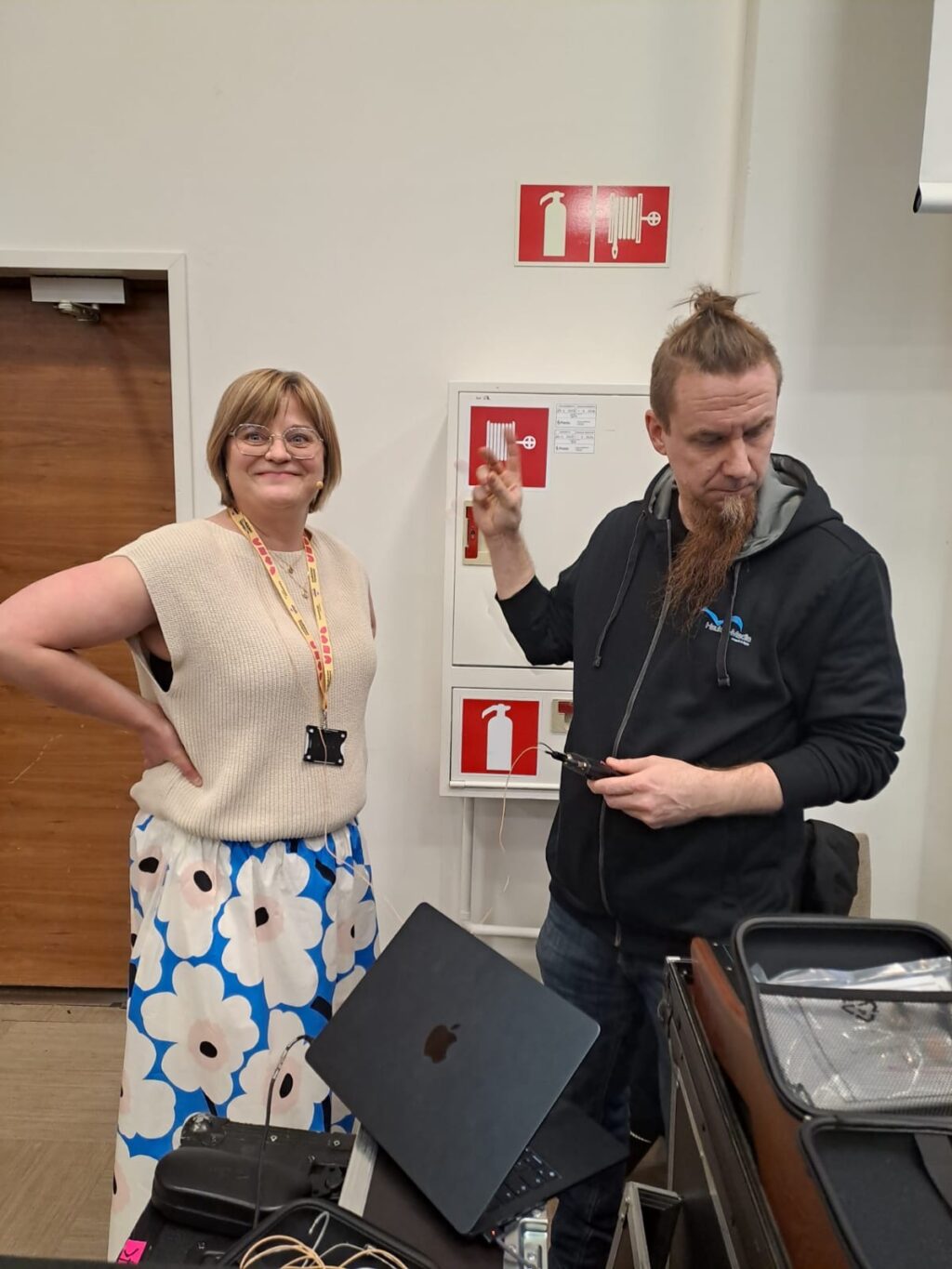 Yleisöä luennolla.